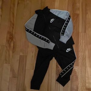 Nike toddler boys track suit set. 2T